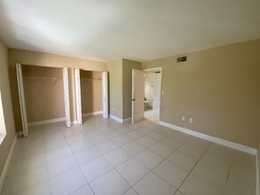 2667 NW 33rd St in Oakland Park, FL - Building Photo - Building Photo