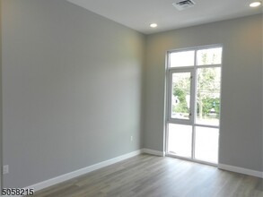 271 Millburn Ave, Unit 2D in Millburn, NJ - Building Photo - Building Photo