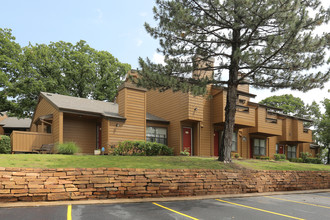 Ridge Park Apartments in Tulsa, OK - Building Photo - Building Photo