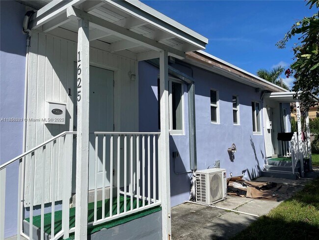 1625 Fletcher St in Hollywood, FL - Building Photo - Building Photo