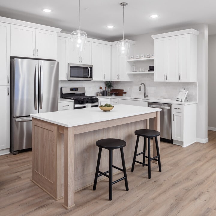 The Reserve at Mendota Village - Phase II in Mendota Heights, MN - Foto de edificio