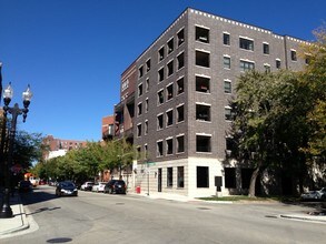 340 W Evergreen Ave in Chicago, IL - Building Photo - Building Photo