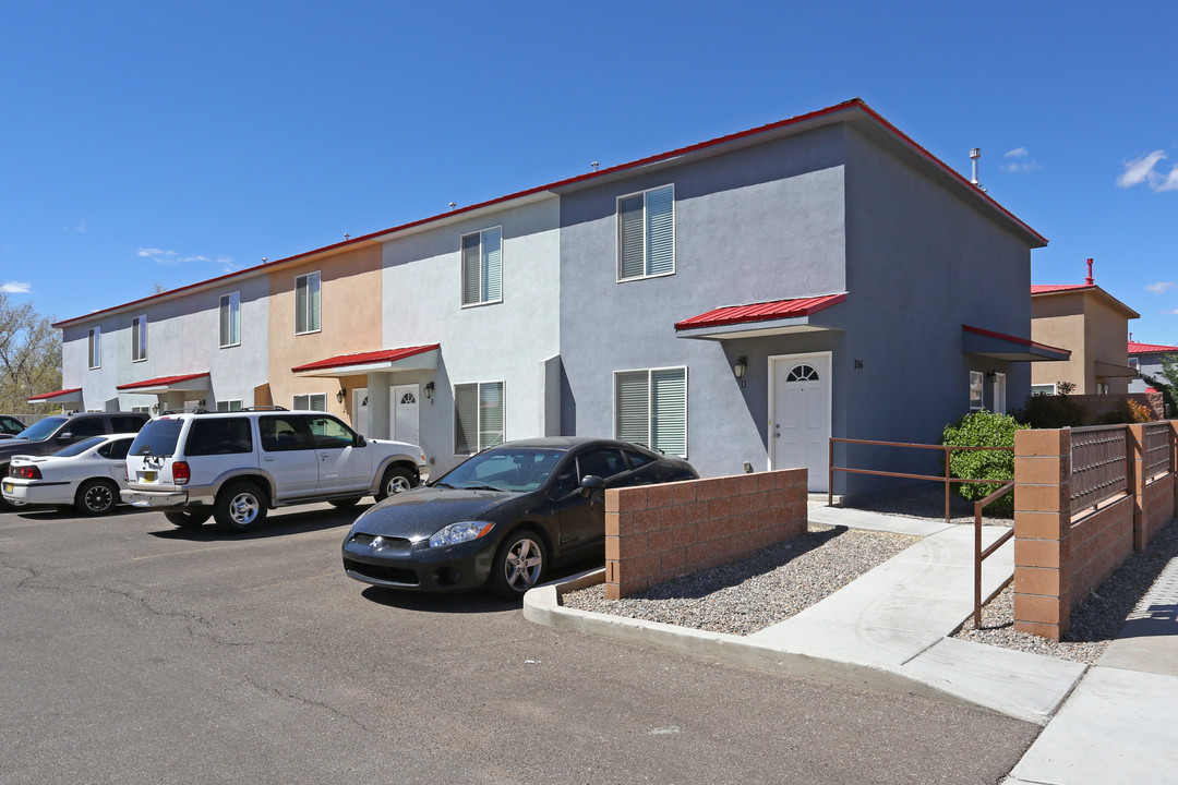 208 San Clemente Ave NW in Albuquerque, NM - Building Photo