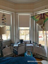 1077 Beacon St, Unit 4 in Brookline, MA - Foto de edificio - Building Photo