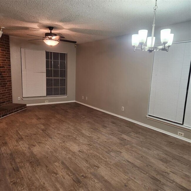 2108 Courtney St in Austin, TX - Foto de edificio - Building Photo