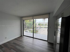 8635 NW 8th St in Miami, FL - Building Photo - Building Photo