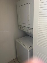 686 NW 114th Ave in Miami, FL - Building Photo - Building Photo