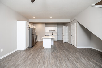 Orchard View Townhomes in Urbandale, IA - Foto de edificio - Interior Photo