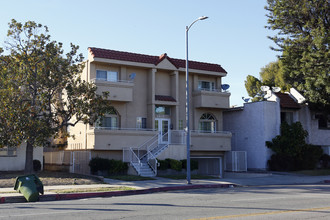 Residential Condomiums in Sherman Oaks, CA - Building Photo - Building Photo