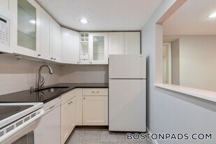 30 Peterborough St in Boston, MA - Building Photo