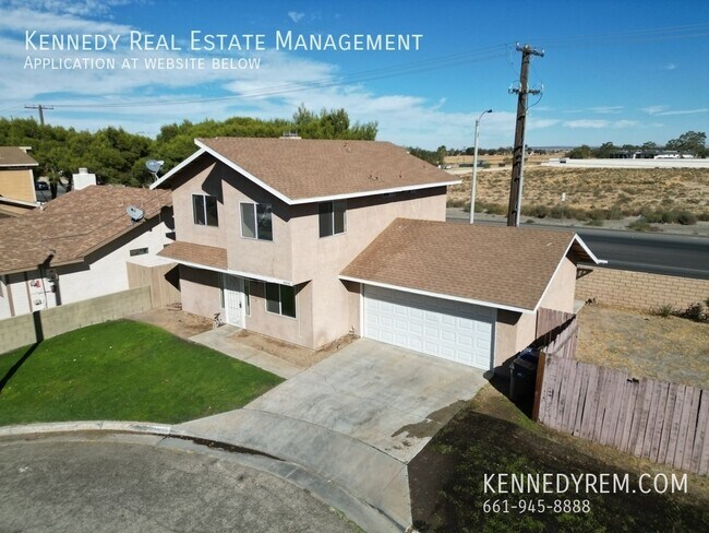44042 Palm Ln in Lancaster, CA - Building Photo - Building Photo