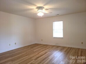 2016 Oakdale Rd in Charlotte, NC - Building Photo - Building Photo