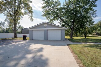 6100 Oak Hill Rd in Evansville, IN - Building Photo - Building Photo