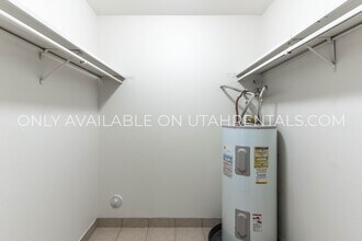 4900 S Highland Cir in Holladay, UT - Building Photo - Building Photo