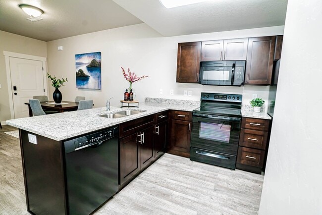 Arcadia Townhomes in Roy, UT - Foto de edificio - Building Photo