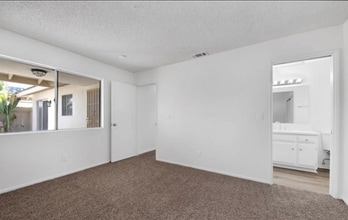 41026 Beachwood Ave in Hemet, CA - Foto de edificio - Building Photo