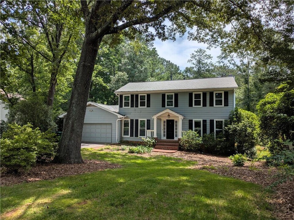 220 Indian Hills Ct in Marietta, GA - Building Photo