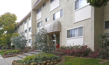 Villa Collina Apartments in San Jose, CA - Building Photo - Building Photo