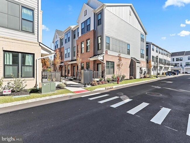 property at 1001 Greenwich Dr