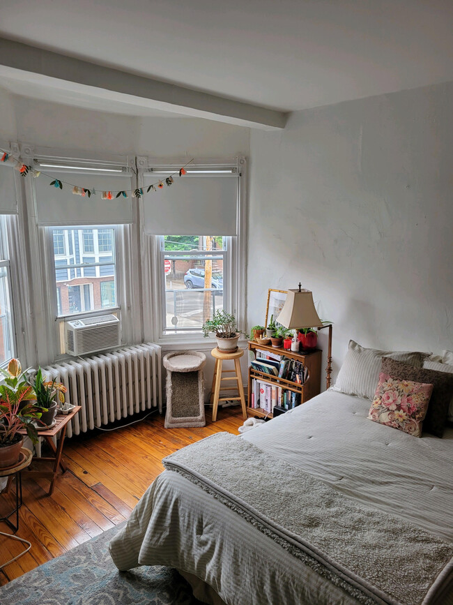 745 S 4th St, Unit 2nd flr -HEAT INCLUDED in Philadelphia, PA - Foto de edificio - Building Photo