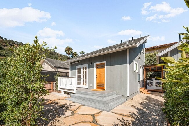 property at 616 W De La Guerra St