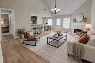 5457 Sundale Way S in Memphis, TN - Building Photo - Building Photo