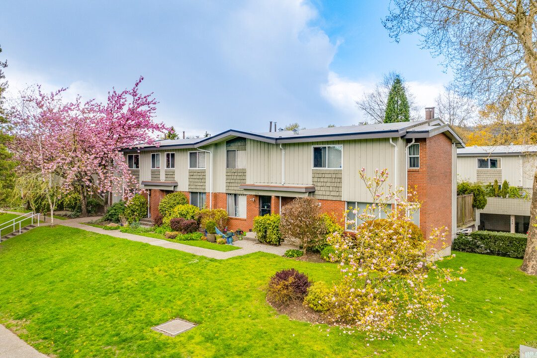 Bramer Gardens in Burnaby, BC - Building Photo