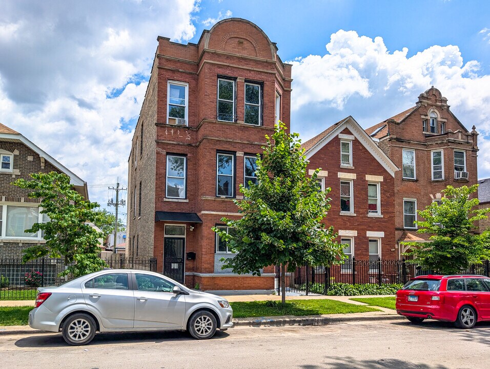 2323 S Trumbull Ave in Chicago, IL - Building Photo