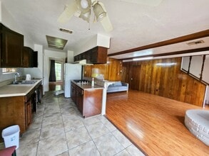 9318 Neff St in Houston, TX - Foto de edificio - Building Photo
