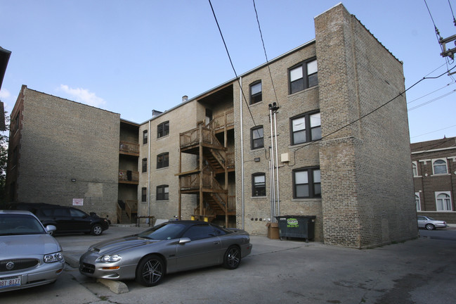 6677--6679 N Oliphant Ave in Chicago, IL - Building Photo - Building Photo