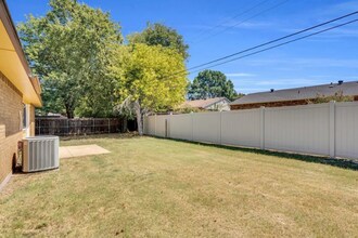 411 McKinley St in Cedar Hill, TX - Building Photo - Building Photo