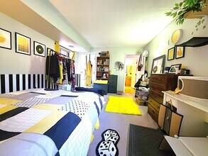 1243 Beacon St, Unit 2D in Brookline, MA - Building Photo - Building Photo