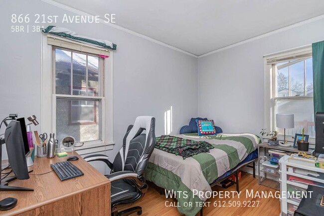 866 21st Ave SE in Minneapolis, MN - Building Photo - Building Photo
