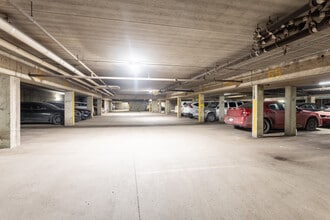 Garneau Bay in Edmonton, AB - Building Photo - Interior Photo