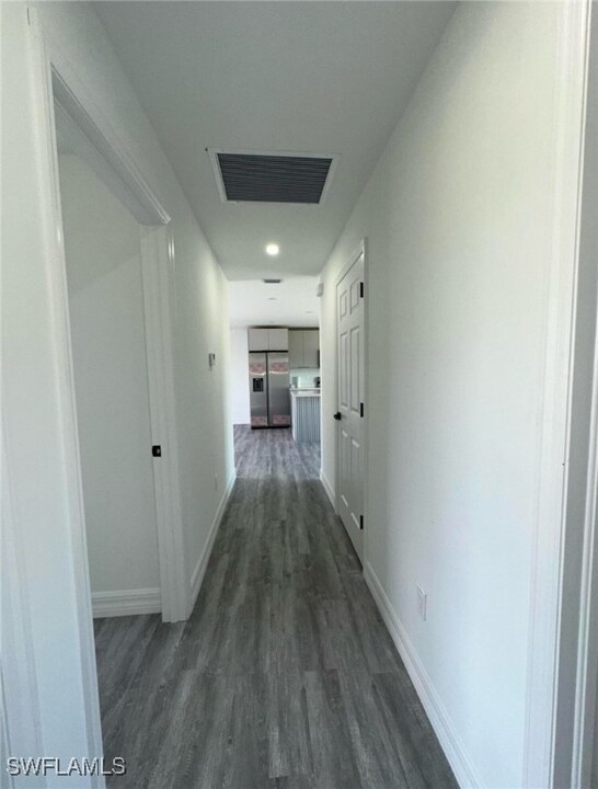 942 Gregory St E in Lehigh Acres, FL - Foto de edificio