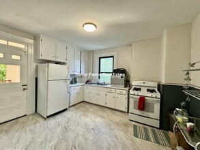 44 Cedar St, Unit 3R in Somerville, MA - Foto de edificio - Building Photo