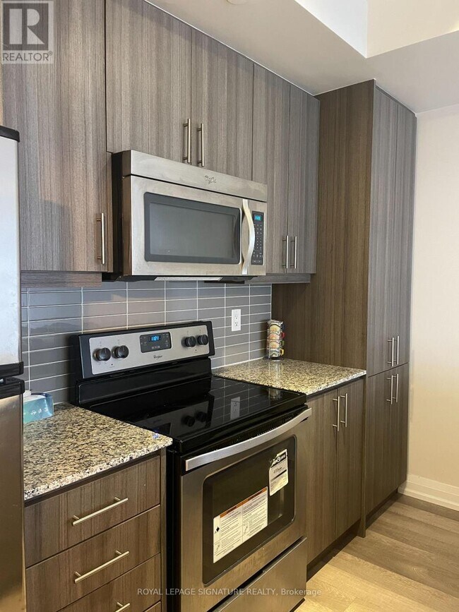85 The Donway W in Toronto, ON - Building Photo - Building Photo