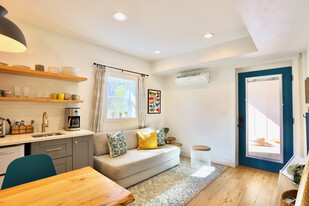108 Bell Rd, Unit Furnished Apartment Suite in Asheville, NC - Building Photo