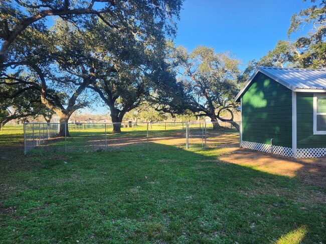 6222 S. F. Austin Road in Jones Creek, TX - Building Photo - Building Photo
