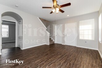 709 Periwinkle Pointe Pl in Seffner, FL - Foto de edificio - Building Photo