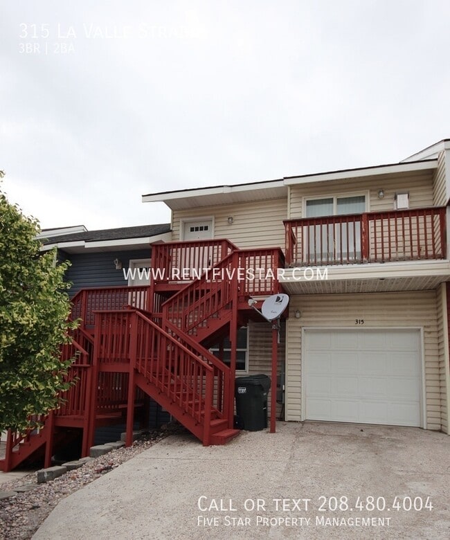 property at 315 La Valle Strada Ln
