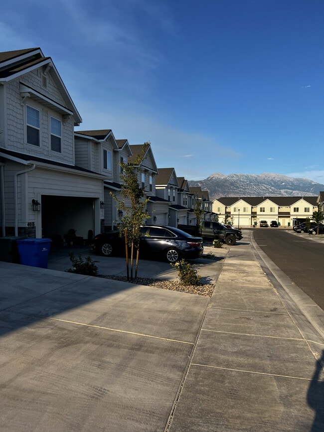 4024 W 740 N in Lehi, UT - Foto de edificio - Building Photo