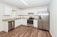 1777 Hillview Ave photo'