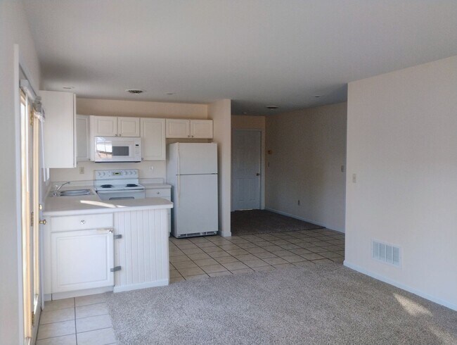 631A N Springfield St in St James, MO - Building Photo - Building Photo