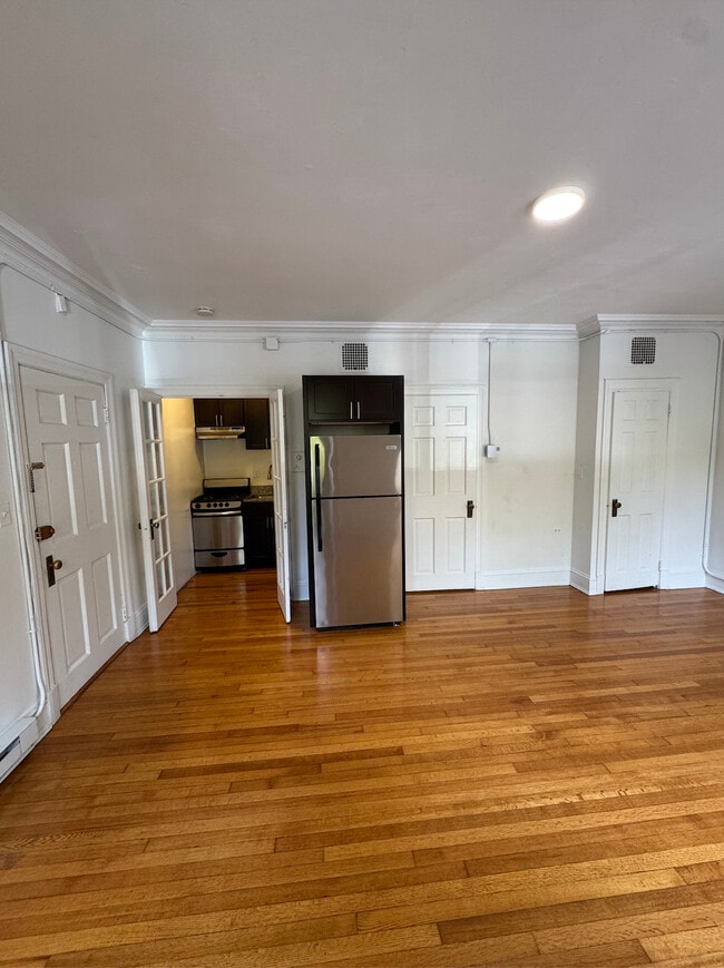 107 W Monument St