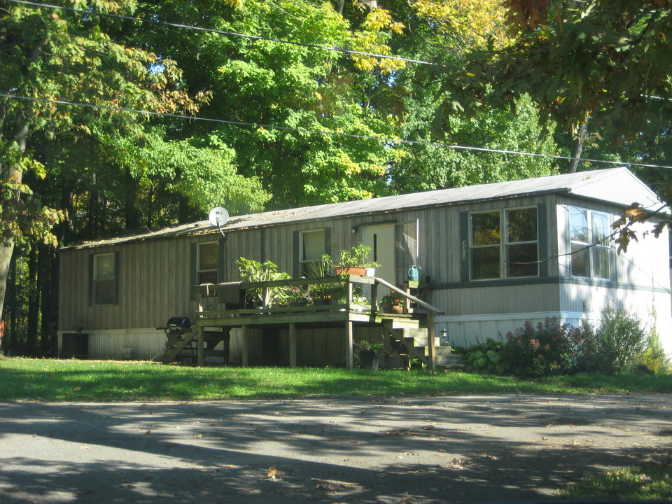 Edgewood Estates in Mansfield, OH - Building Photo