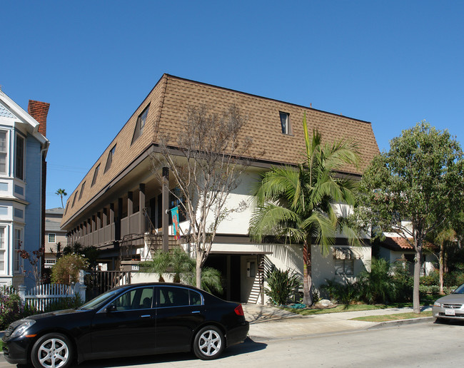 121 12TH St in Seal Beach, CA - Building Photo - Building Photo