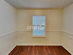 2417 York Bend in San Antonio, TX - Foto de edificio - Building Photo