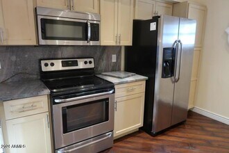 2201 W Union Hills Dr in Phoenix, AZ - Building Photo - Building Photo