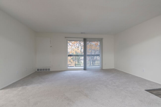 Pine Lake Apartments in Waterford, MI - Building Photo - Interior Photo